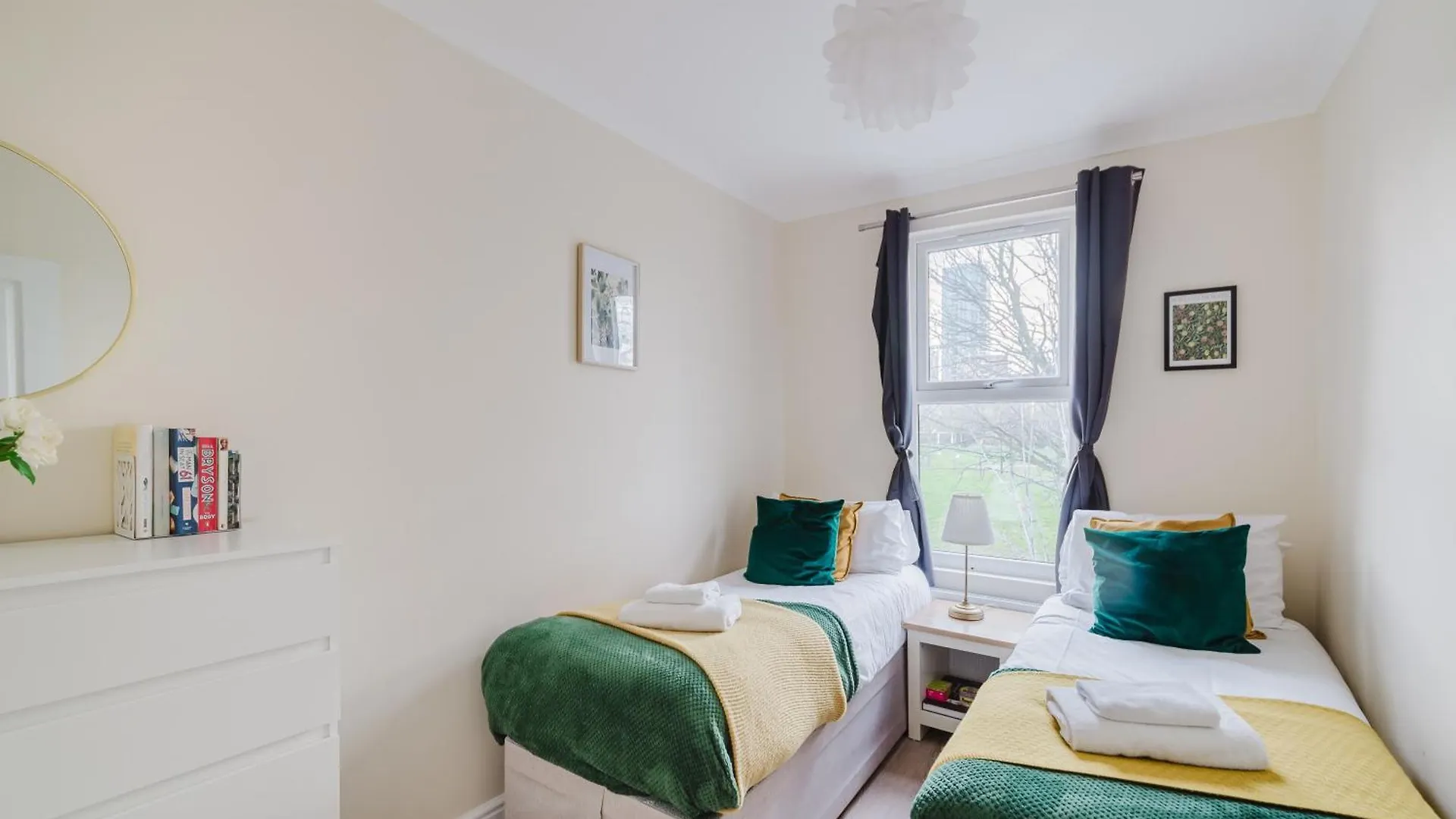 Modern Cosy Corner Flat 3 Bed And Loft Sleep 7 People Apartment London
