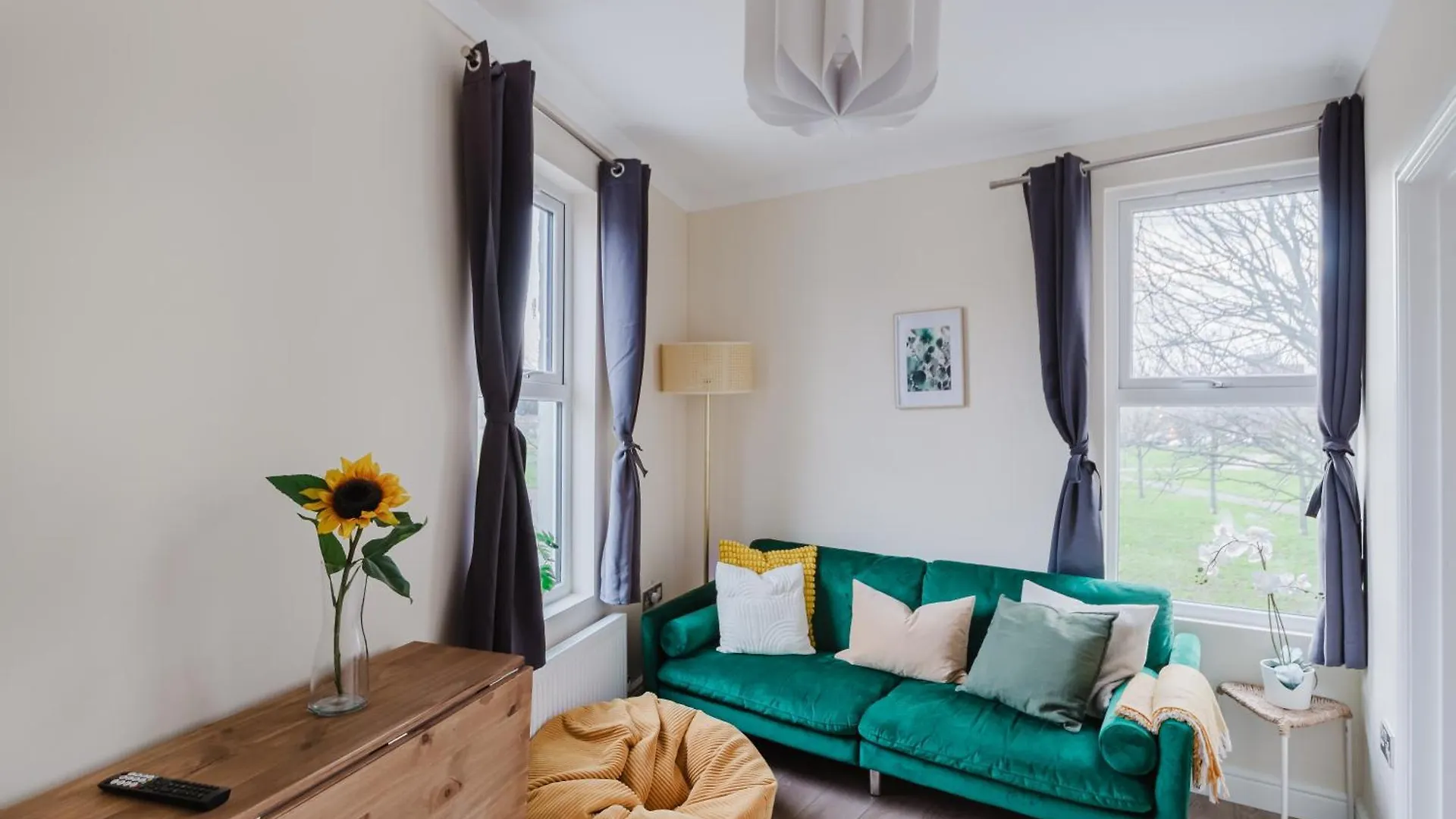 Modern Cosy Corner Flat 3 Bed And Loft Sleep 7 People Lägenhet London